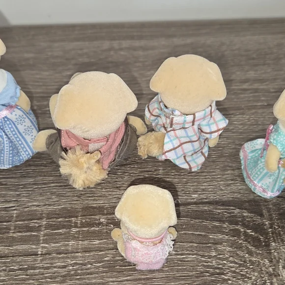 Sylvanian Families Calico Critters Lot of 4 Golden Labrador Dog Family. - Picture 7 of 8